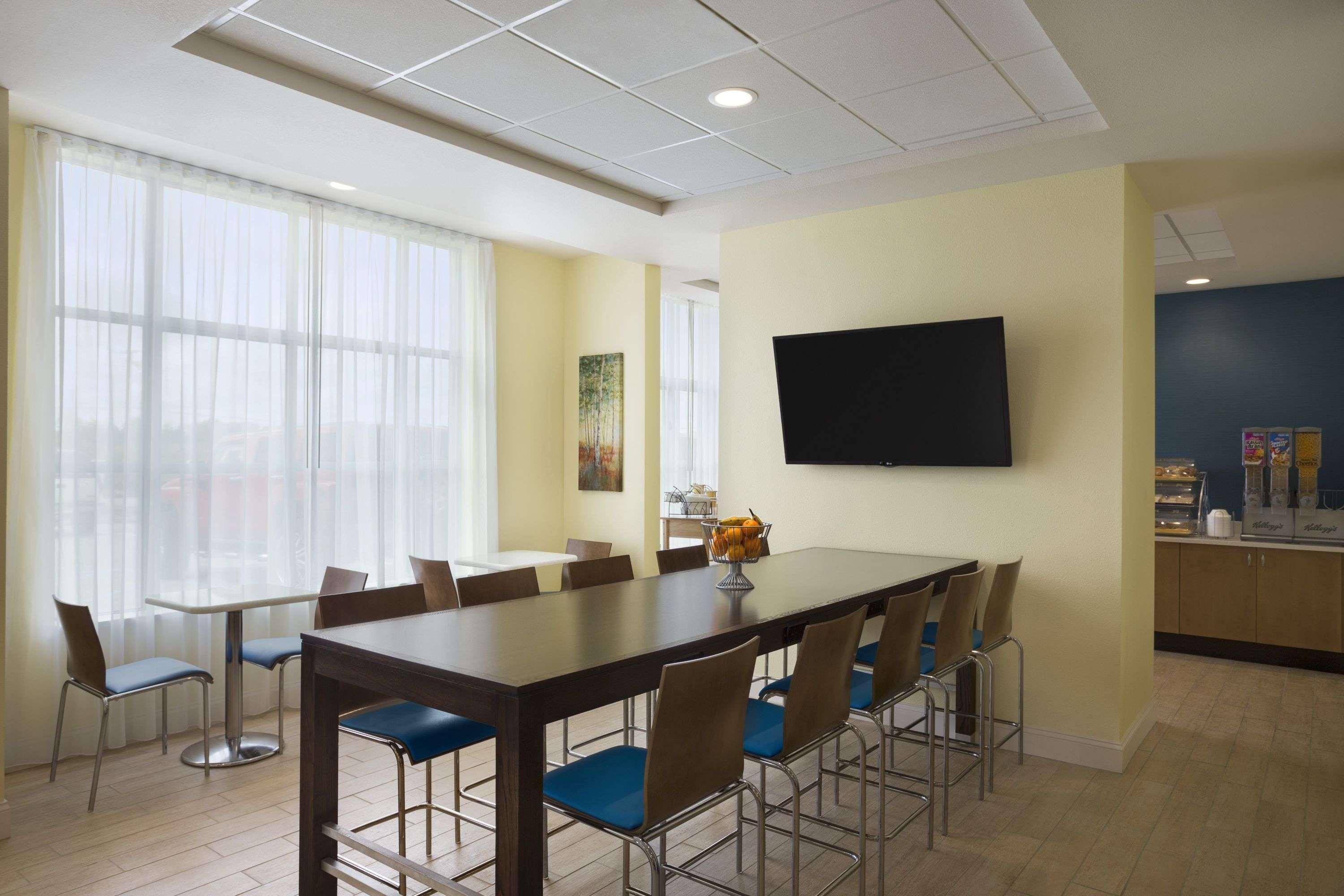 Days Inn & Suites By Wyndham Belmont Ngoại thất bức ảnh