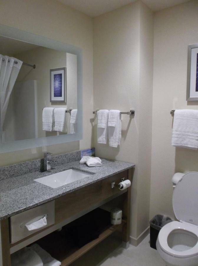Days Inn & Suites By Wyndham Belmont Ngoại thất bức ảnh