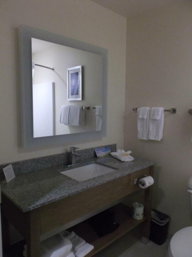Days Inn & Suites By Wyndham Belmont Ngoại thất bức ảnh